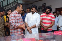 Pawan Kalyan Pays Homage To Vijaya Nirmala